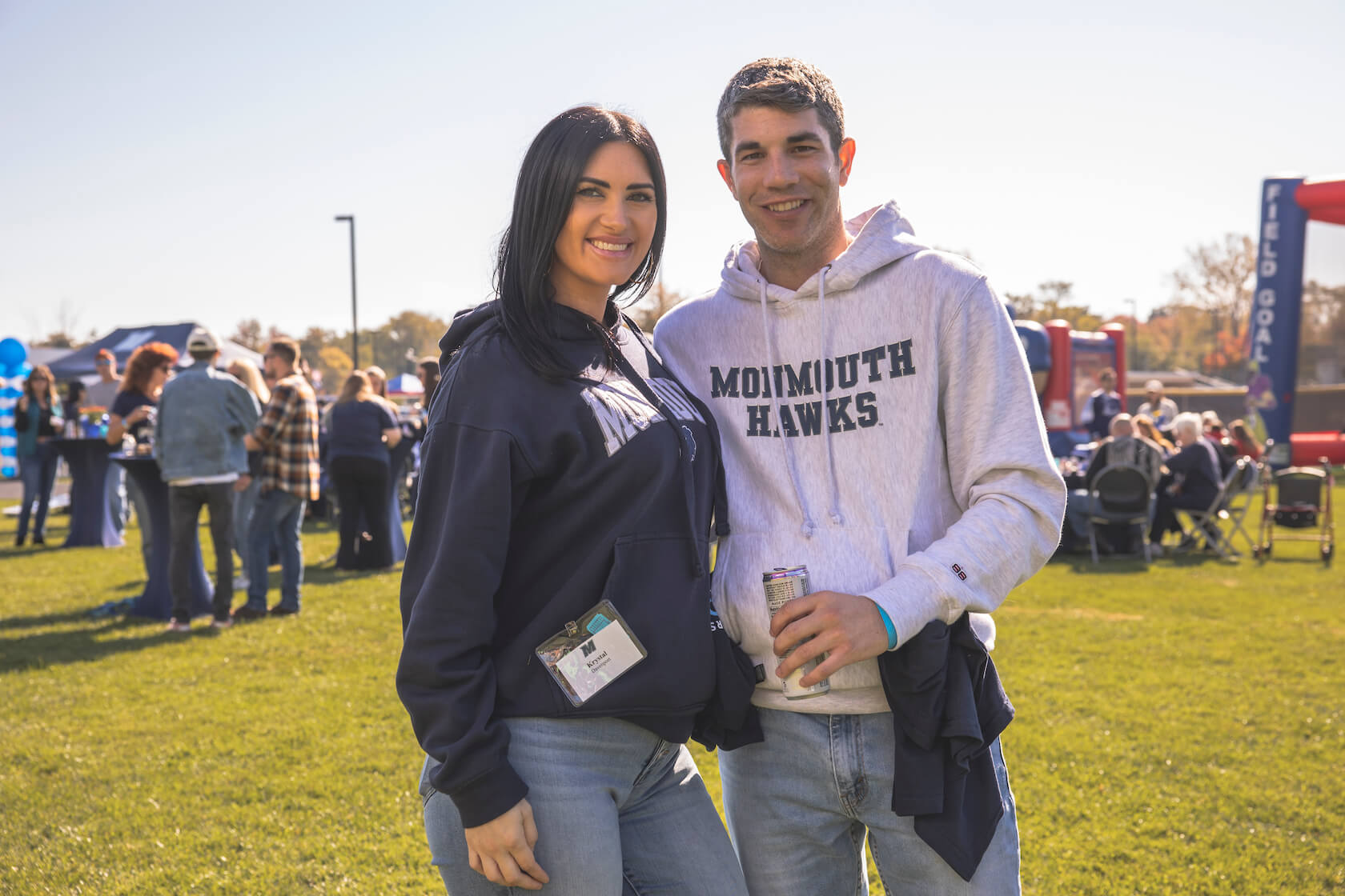 two alumni posing at tailgate