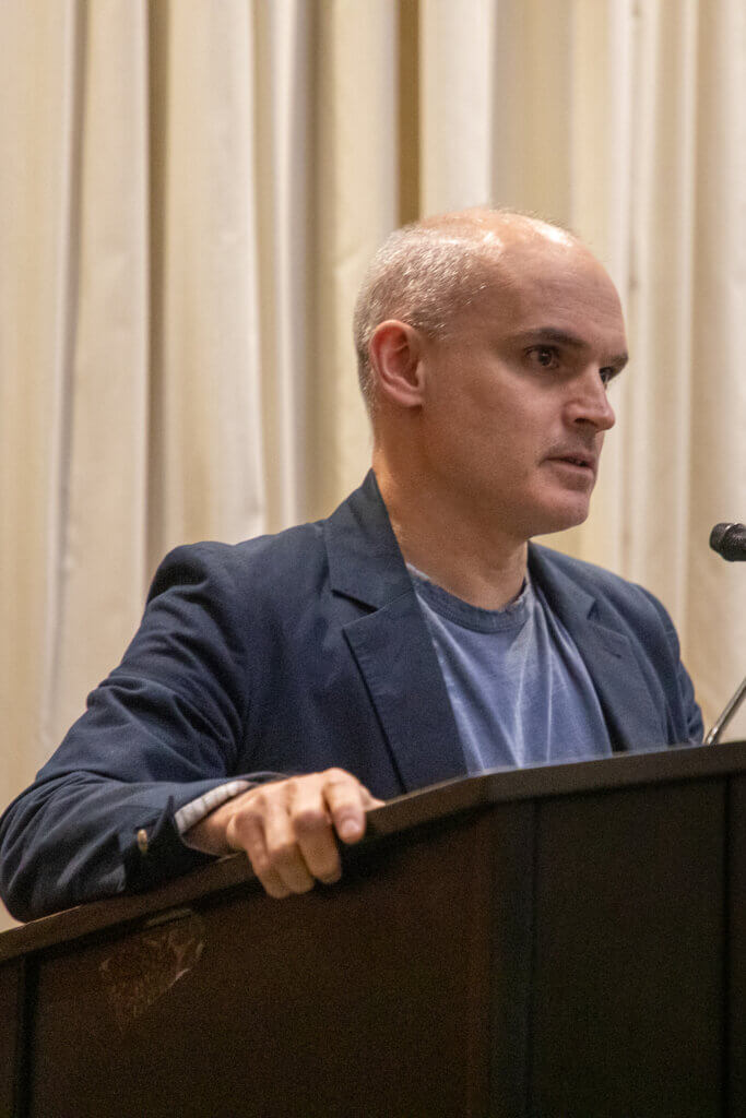 Hernan Diaz speaking at a podium