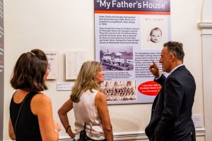 Photo of Bruce Springsteen on opening night of exhibit