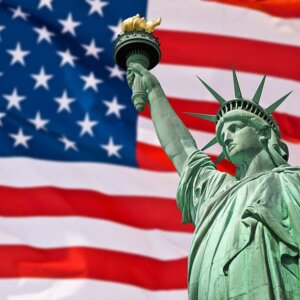Photo of Statue of Liberty with American flag in the background: click or tap image to visit the Fall 2021 History Senior Seminar web site