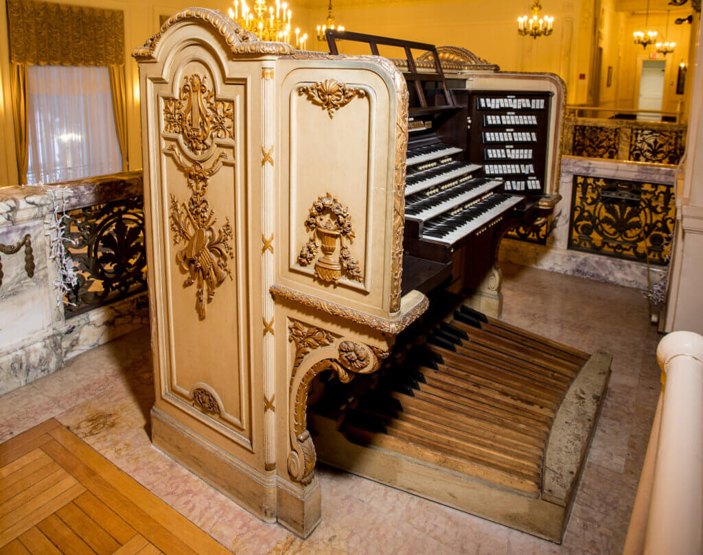 a sideview of the Aeolian organ in the Great Hall 