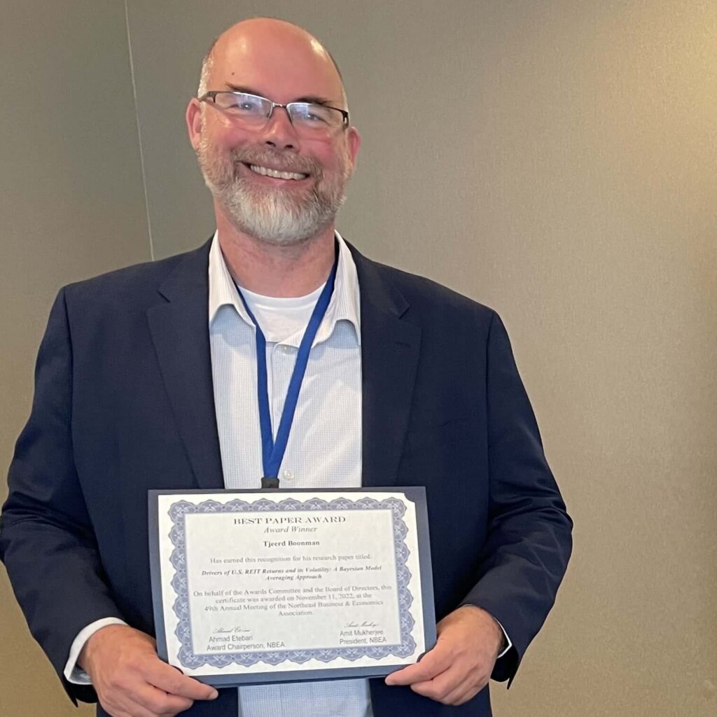 Specialist Prof. Boonman wins Best Paper Award at NBEA Conference