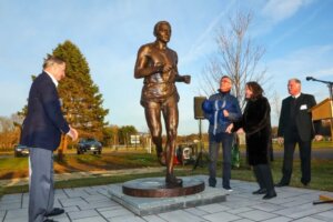 Statue of running-boom icon George Sheehan is unveiled at Christian Brothers Academy Statue of running-boom icon George Sheehan is unveiled at Christian Brothers Academy