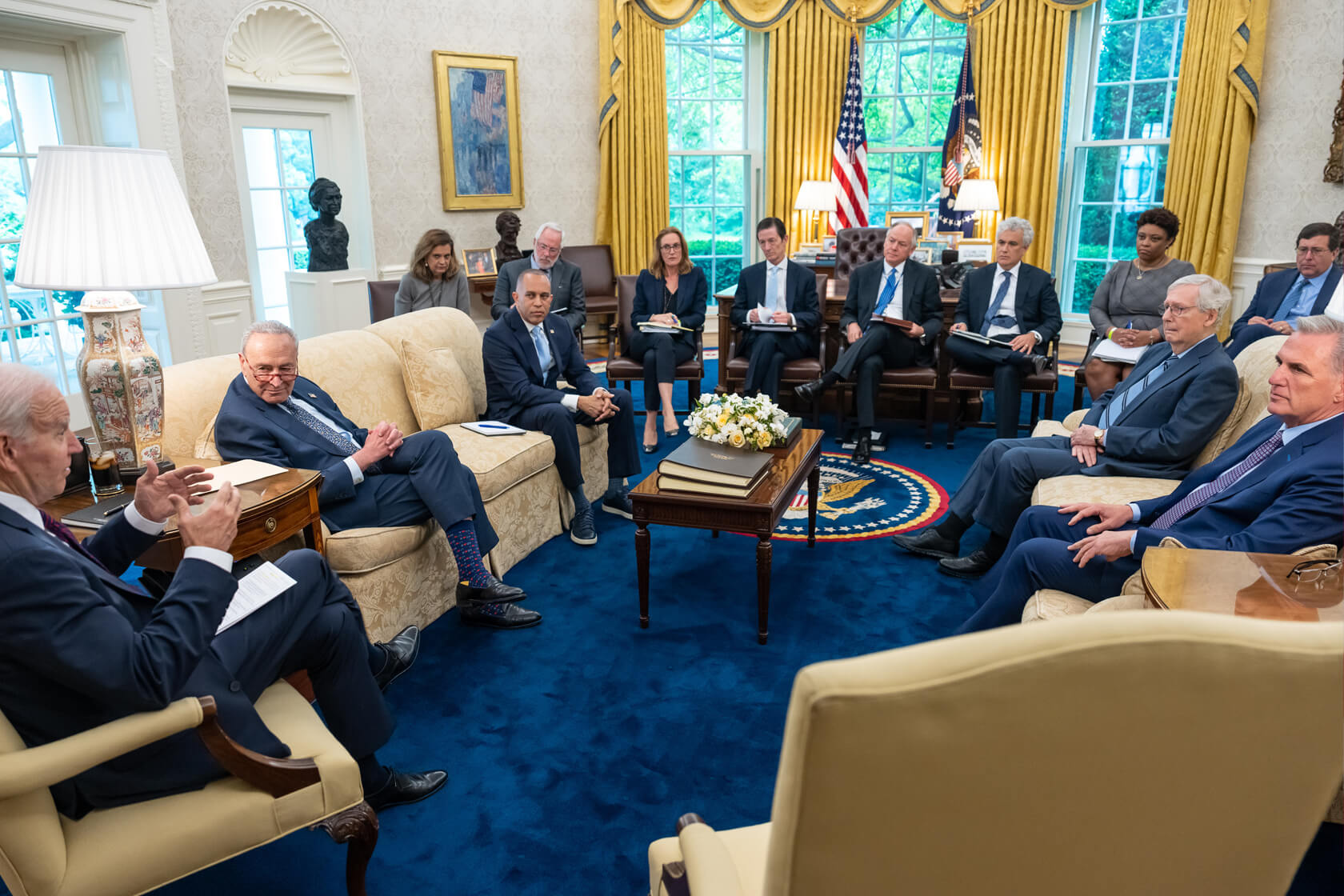 Image of debt deal meeting in oval office.