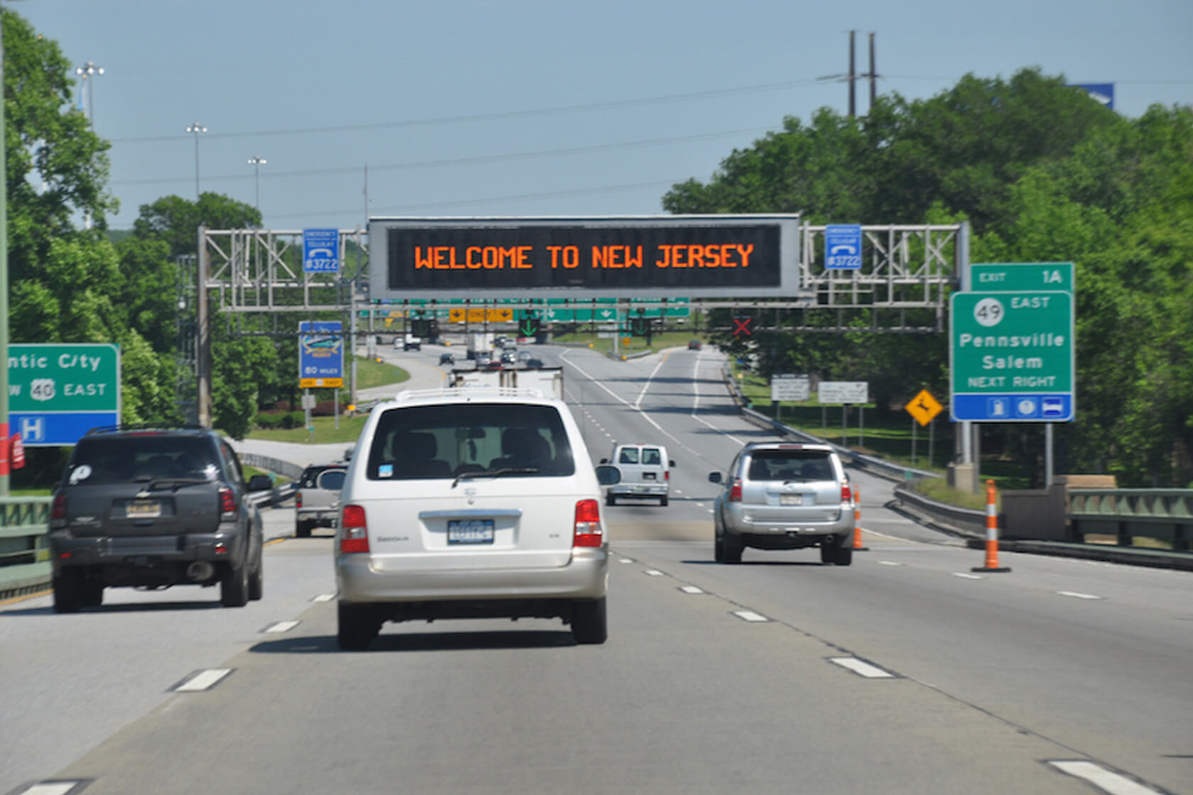 Image of highway with roadway sign reading "Welcome to New Jersey"