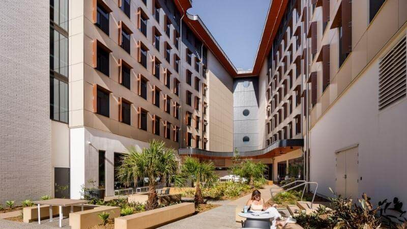 A courtyard in the center of a residence hall