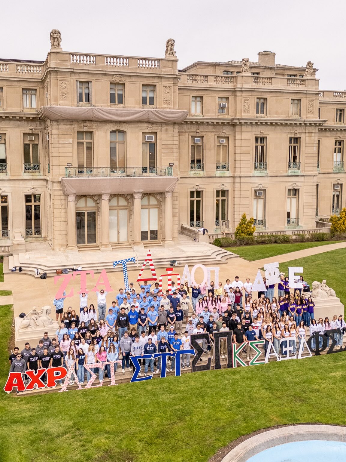 Only at Monmouth do your fraternity and sorority photos look like this. 💙📸Our #Hawks showed up [&hellip;]